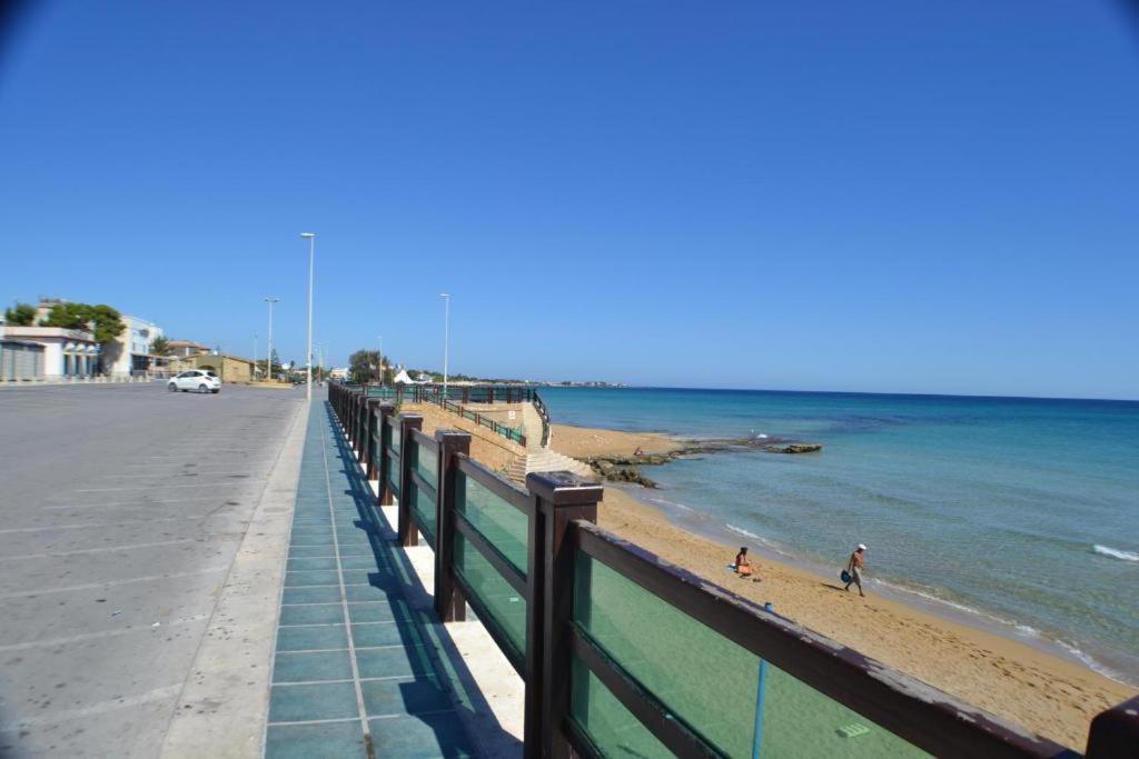 Hotel Residence Noto Marina Relais Калабернардо Екстериор снимка
